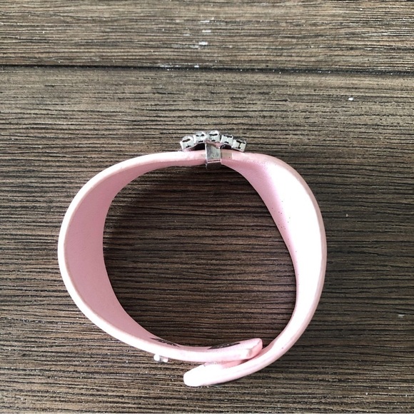 Faux Leather pink button cuff - Picture 3 of 3